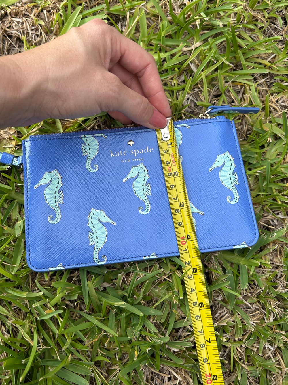 kate spade blue wristlet with mint seahorse novelty print - Picture 8 of 8